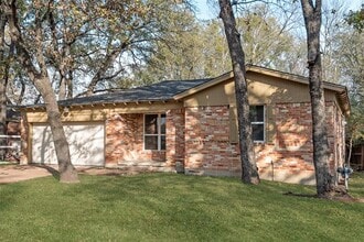 310 Old Mill Ln in Dallas, TX - Building Photo - Building Photo