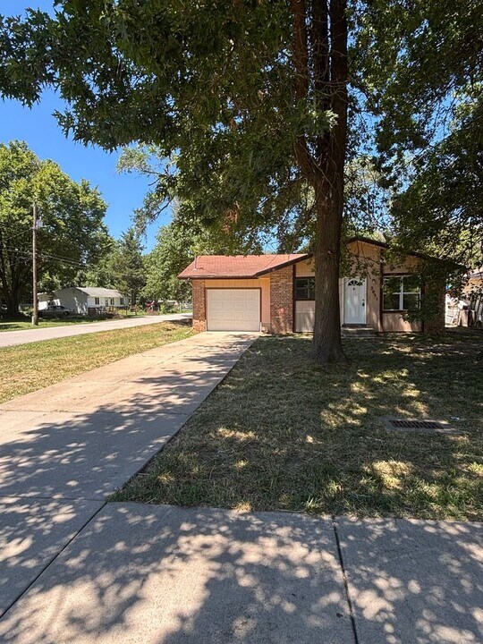 3031 W Pacific St in Springfield, MO - Building Photo