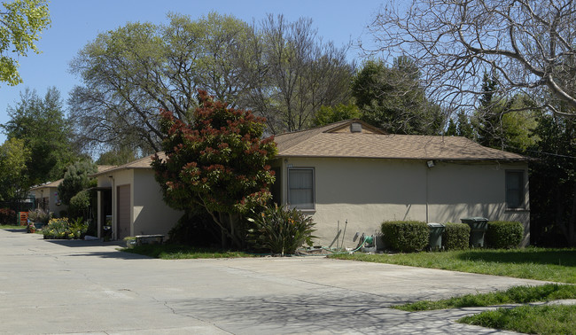 955-967 Rose Ave in Pleasanton, CA - Building Photo - Building Photo