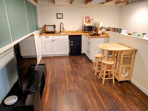 484 Lake St, Unit Apt Studio D in Shrewsbury, MA - Building Photo - Building Photo