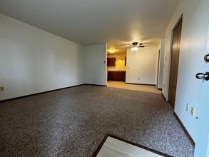 684 Dutchman Dr, Unit 684 in Chippewa Falls, WI - Building Photo - Building Photo
