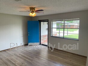 2325 N Redmond Ave in Bethany, OK - Building Photo - Building Photo