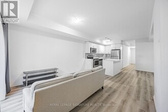 510-510 Kingbird Grove in Toronto, ON - Building Photo - Building Photo