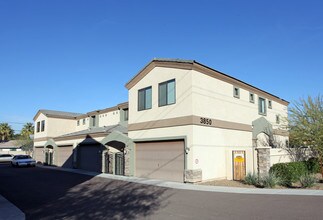 Papago Vista Townhomes in Phoenix, AZ - Building Photo - Building Photo