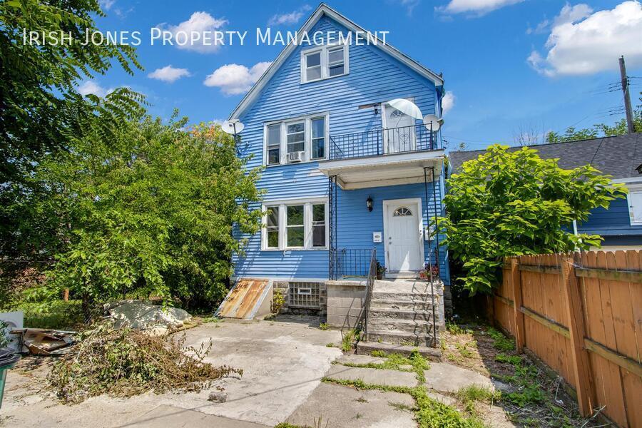 381 Fargo Ave in Buffalo, NY - Building Photo