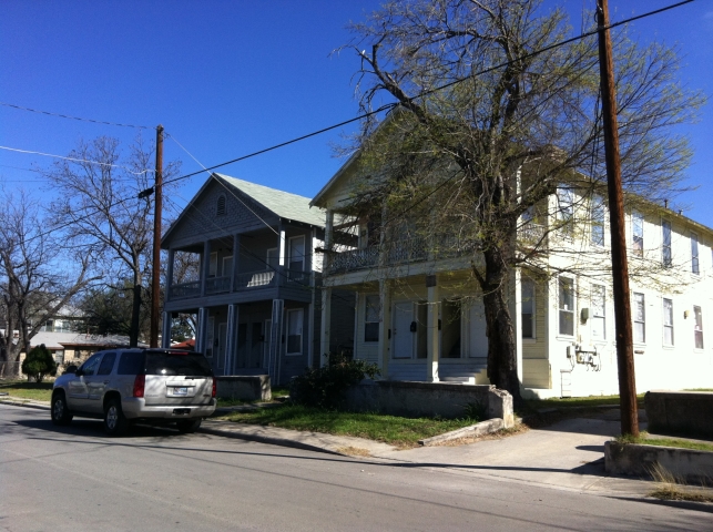 1712-1718 N Olive St in San Antonio, TX - Building Photo