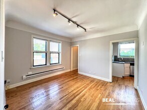 2317 N Rockwell St, Unit 1 in Chicago, IL - Building Photo - Building Photo