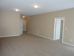 9931 Lakefield Ln in Avon, IN - Foto de edificio - Building Photo