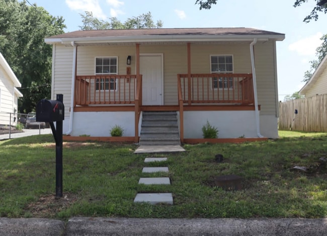 1012 Elm St in Burlington, NC - Building Photo - Building Photo