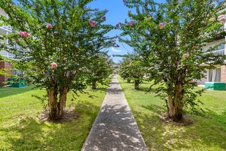 Bellemont Victoria I in Baton Rouge, LA - Building Photo - Building Photo