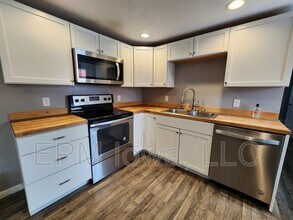 609 1st St W in Independence, IA - Building Photo - Building Photo