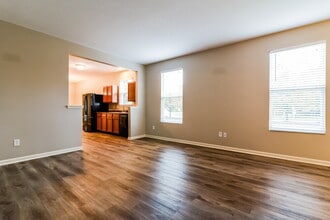 4049 Mossy Bank Rd in Indianapolis, IN - Foto de edificio - Building Photo