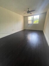 8235 Lake Dr in Doral, FL - Building Photo - Building Photo