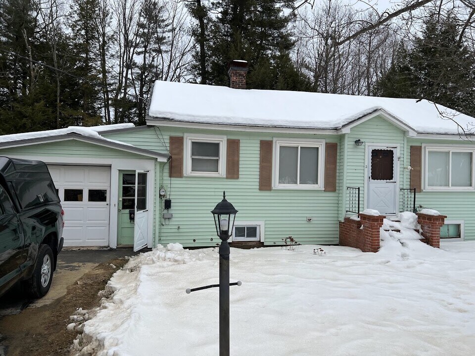 2 Maple St in Plymouth, NH - Building Photo