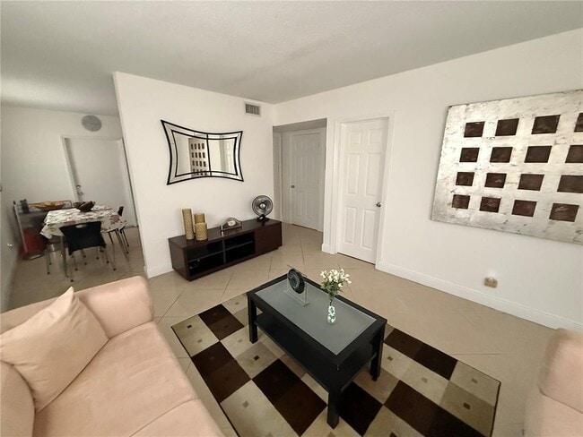 4061 N Dixie Hwy, Unit 1 in Oakland Park, FL - Building Photo - Building Photo