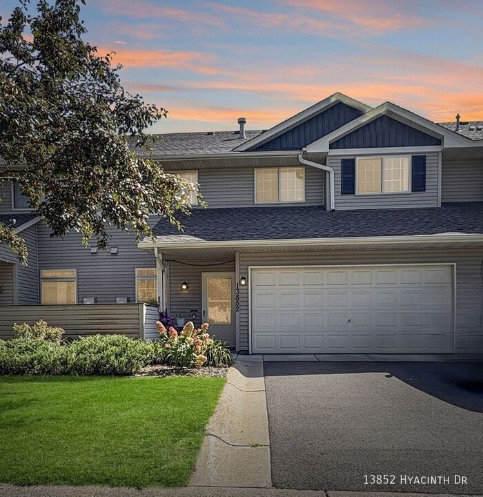 13852 Hyacinth Dr in Rogers, MN - Building Photo