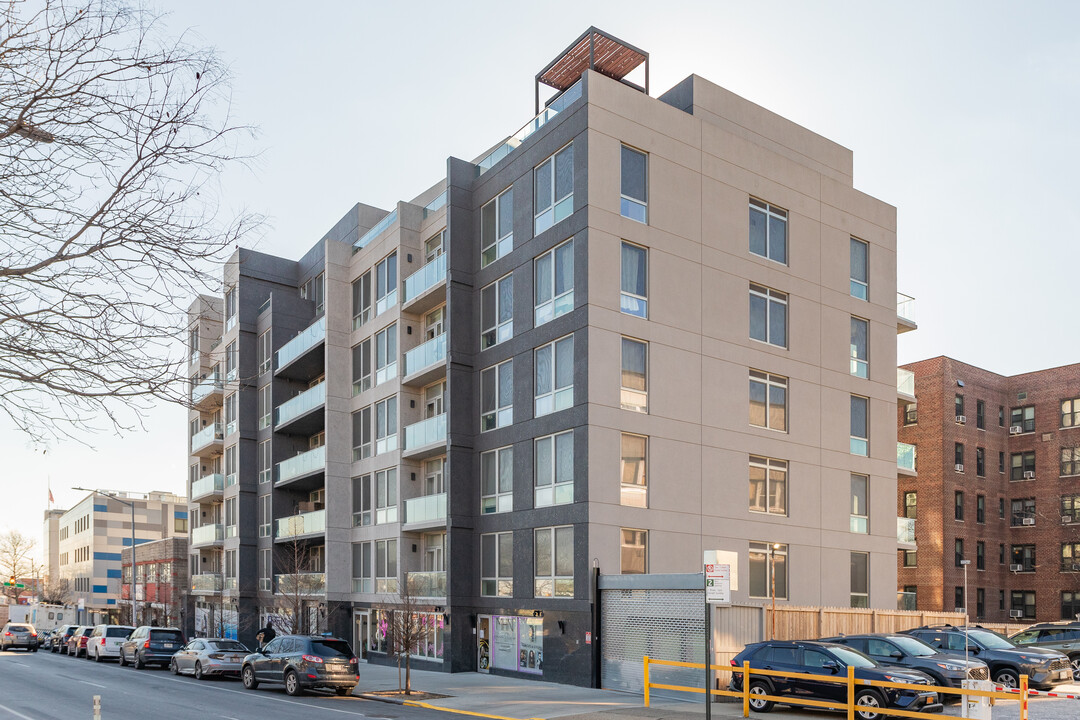 Le Tour in Jamaica, NY - Foto de edificio