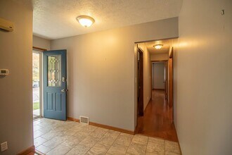 AVAILABLE AUGUST 15TH, 2026 - CHARMING 4 B in West Lafayette, IN - Building Photo - Building Photo