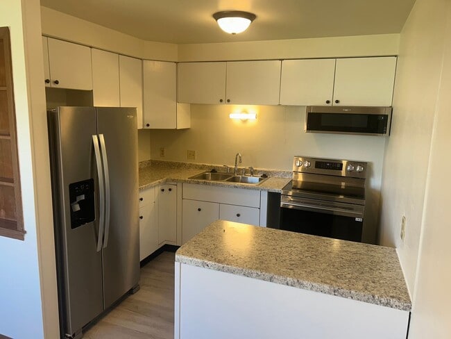 1024 Hunt Ave in Neenah, WI - Foto de edificio - Building Photo