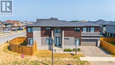 183 Longboat Run W in Brantford, ON - Building Photo - Building Photo