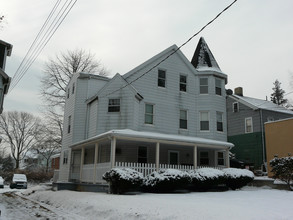 110 W Broad St in Stamford, CT - Foto de edificio - Building Photo