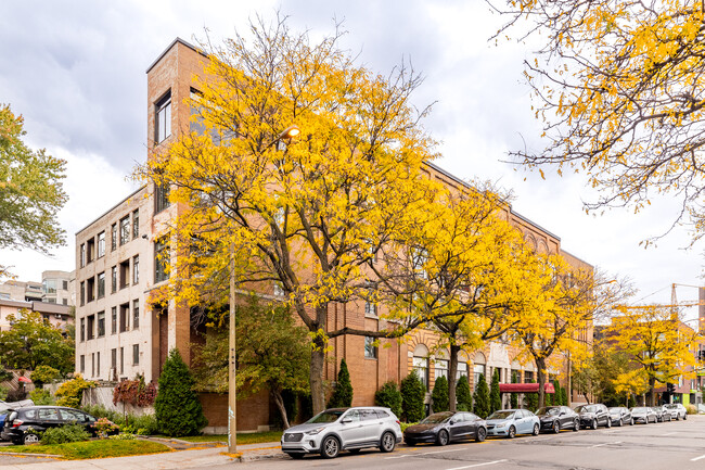 Le Parc Viger in Montréal, QC - Building Photo - Building Photo