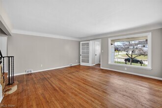 1851 Beverly Hills Dr in Euclid, OH - Building Photo - Building Photo