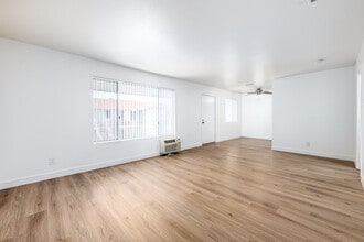 Pioneer Plaza in Norwalk, CA - Building Photo - Interior Photo