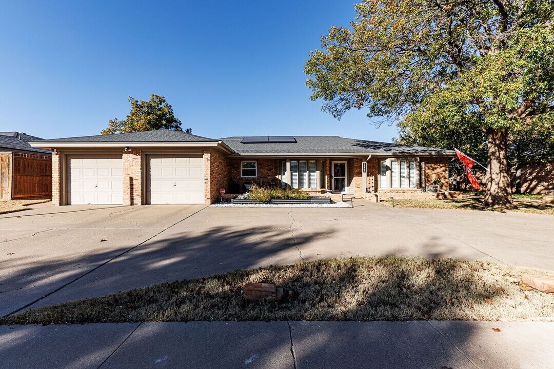 5526 75th St in Lubbock, TX - Foto de edificio