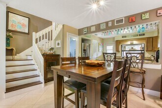 2046 Cove Ln in North Palm Beach, FL - Foto de edificio - Building Photo