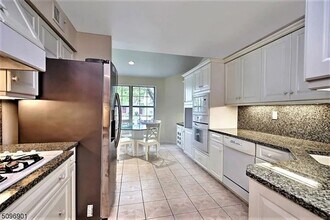 2301 Vroom Dr in Bridgewater, NJ - Building Photo - Building Photo