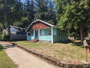 2496 Onyx St in Eugene, OR - Building Photo - Building Photo