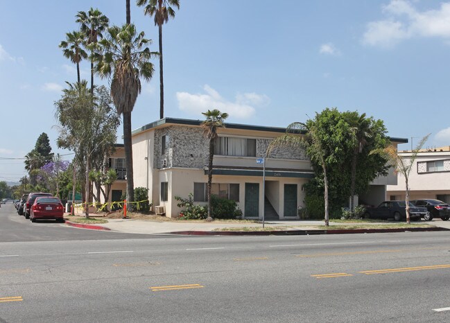 Queen Anne Apartments in Van Nuys, CA - Building Photo - Building Photo