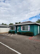 Rolando Place Apartments in San Diego, CA - Foto de edificio - Building Photo