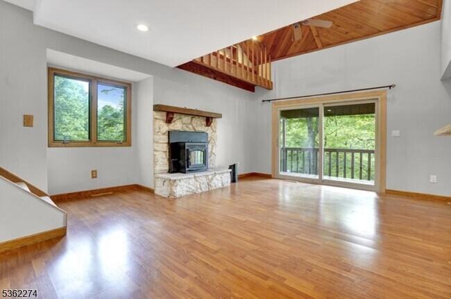 6 Village Way in Vernon, NJ - Building Photo - Building Photo