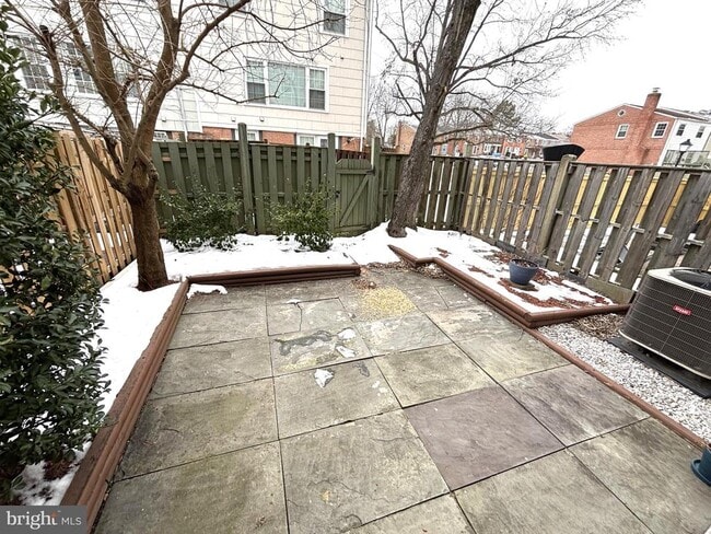 property at 8104 Oaklake Ct