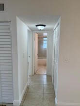 8710 N Sherman Cir in Miramar, FL - Building Photo - Building Photo