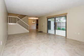 818 8th Ct in Palm Beach Gardens, FL - Building Photo - Building Photo