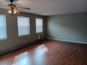 13781 Cedar Rd in South Euclid, OH - Foto de edificio - Building Photo