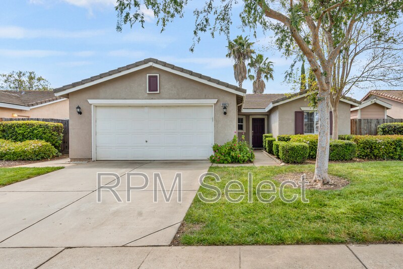 10862 Wethersfield Dr in Mather, CA - Foto de edificio