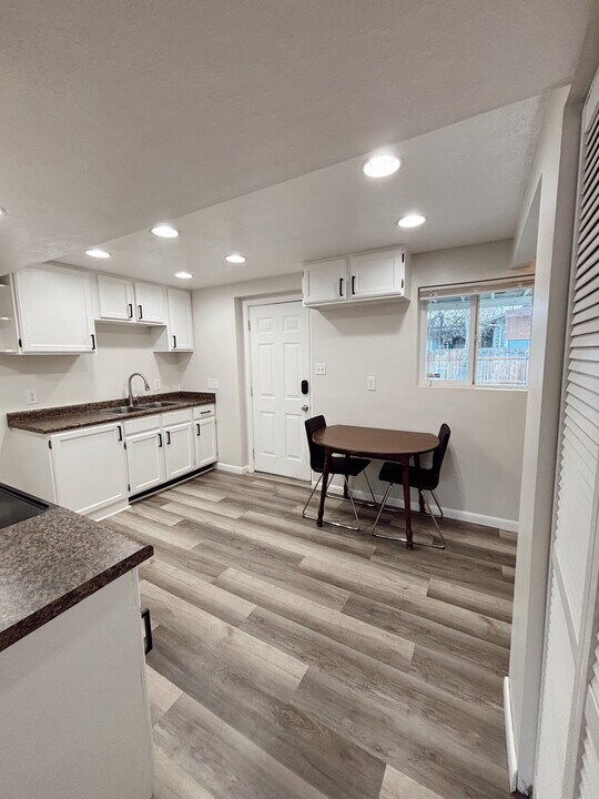 9474 S 250 E in Sandy, UT - Foto de edificio
