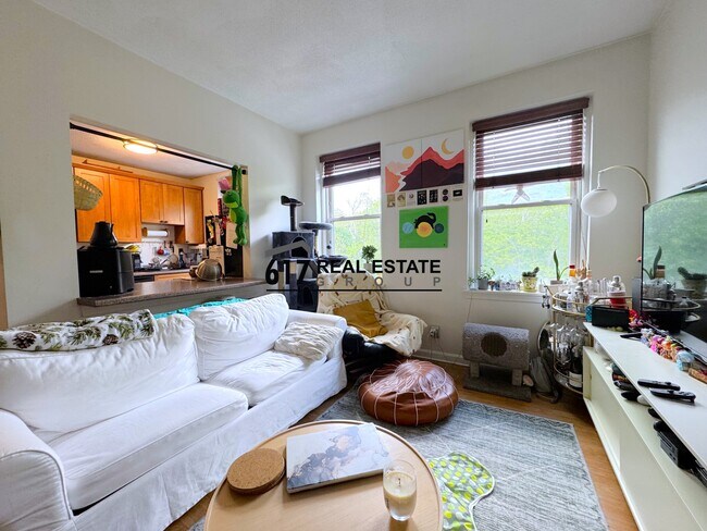 1409 Commonwealth Ave, Unit 403 in Boston, MA - Foto de edificio - Building Photo