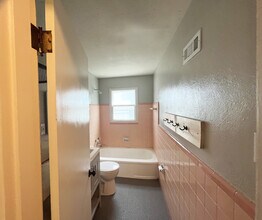 7558 Woodland Ave, Unit Apartment A in Maplewood, MO - Building Photo - Building Photo