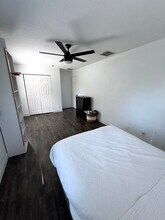 1146 NE Coy Senda in Jensen Beach, FL - Foto de edificio - Building Photo