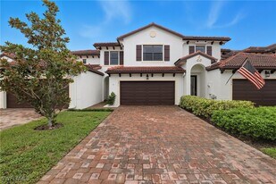 7894 Bristol Cir in Naples, FL - Building Photo