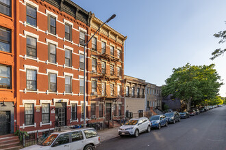 556 Kosciuszko St in Brooklyn, NY - Building Photo - Building Photo