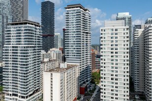 Plaza Midtown North in Toronto, ON - Building Photo
