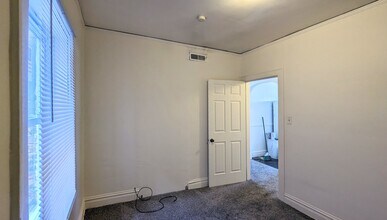 825 W Jefferson St in Joliet, IL - Building Photo - Building Photo