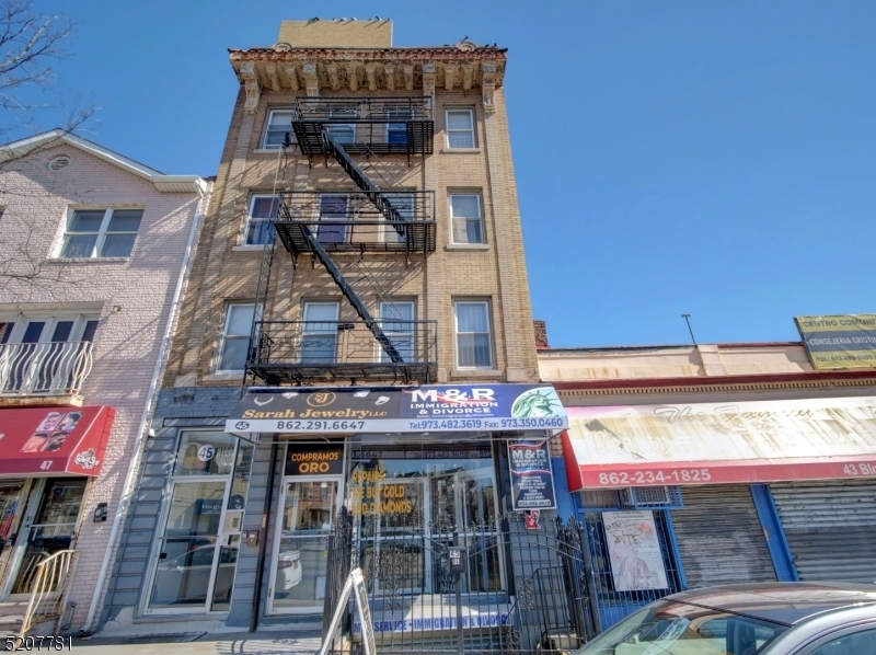 45 Bloomfield Ave in Newark, NJ - Building Photo