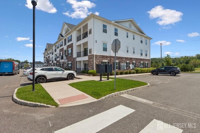 517 Tavern Rd in Monroe Township, NJ - Foto de edificio - Building Photo